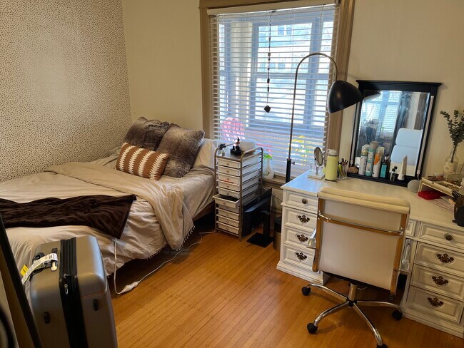 Bedroom - 2744 Fremont Ave S