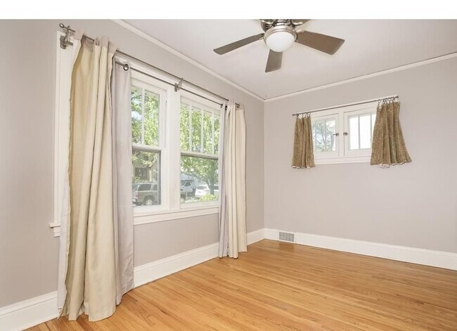 Foto del edificio - 4937 Ewing Ave S