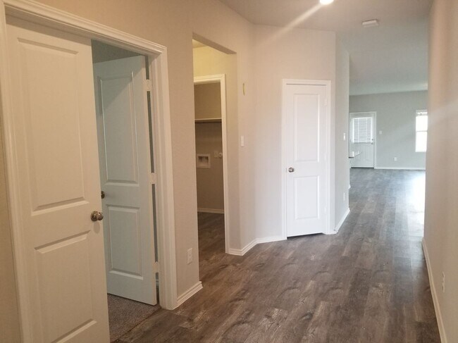 Foto del edificio - 8402 Cassia Cove