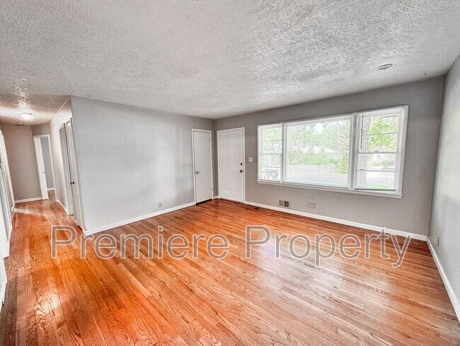 Foto del edificio - 4403 E Red Bridge Rd