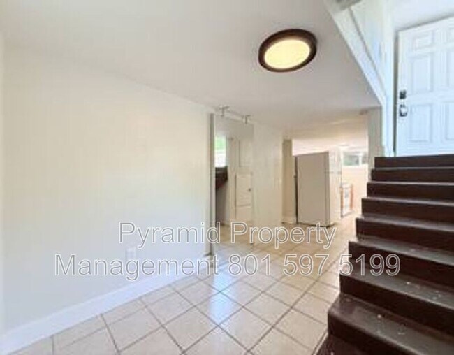 Foto del edificio - 652 E Roosevelt Ave