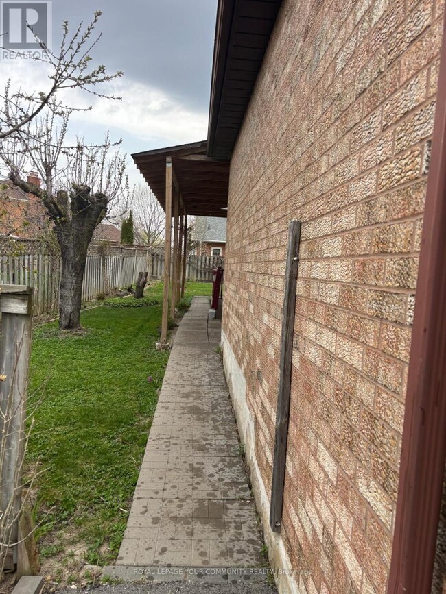 Building Photo - 166 Knightswood Ave