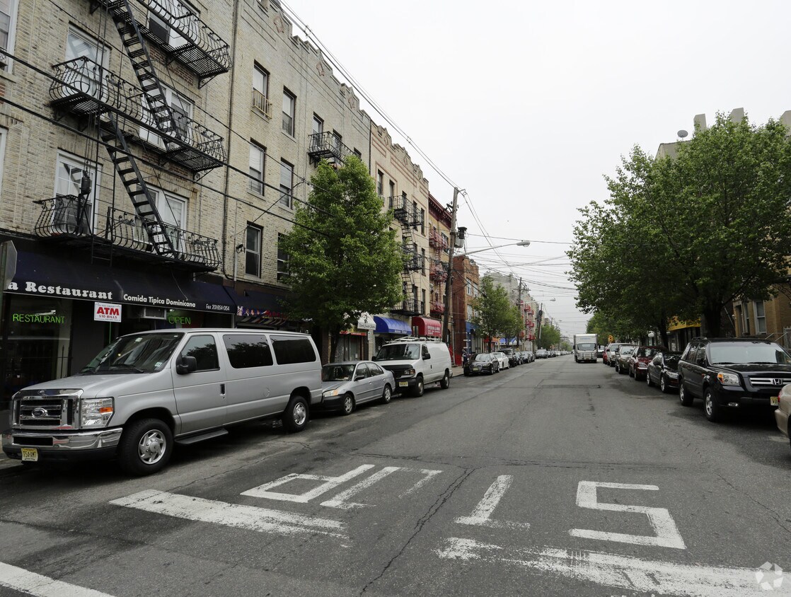 Building Photo - 5704-5706 Hudson Ave