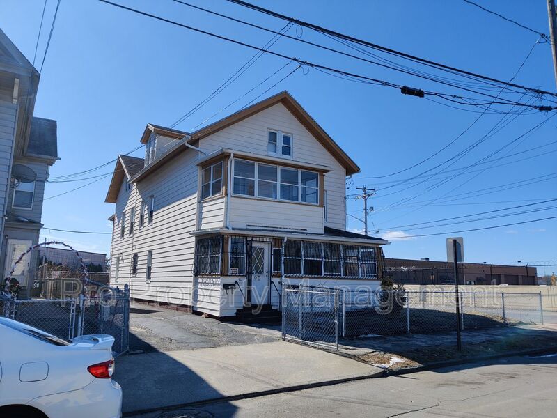 Primary Photo - 90 Deacon St