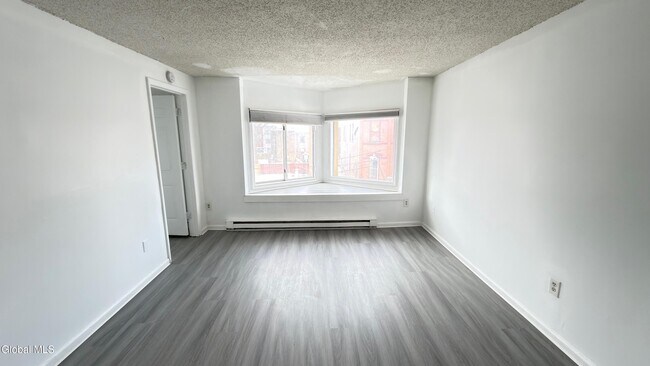 Foto del edificio - 3134 6th Ave