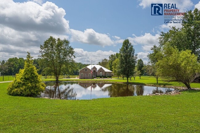 Building Photo - Amazing Horse property in Manchester! Pool...