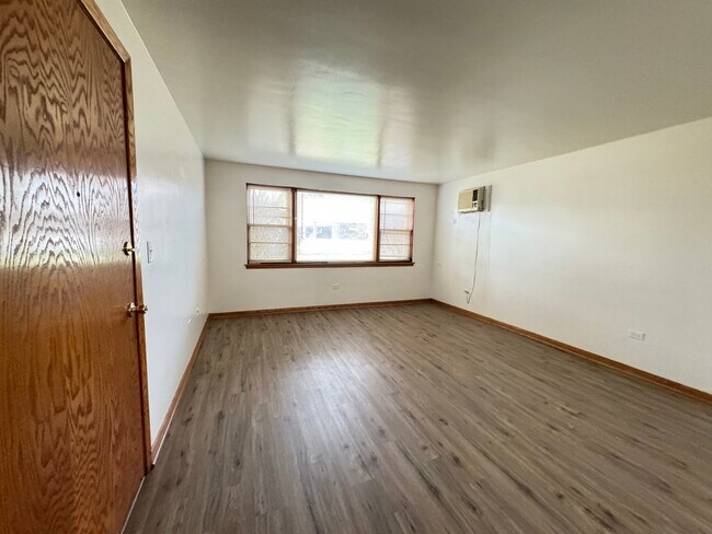 Foto del edificio - 7901 W Grand Ave