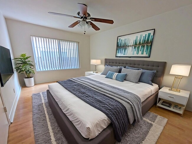 Foto del edificio - 4215 McLaughlin Ave