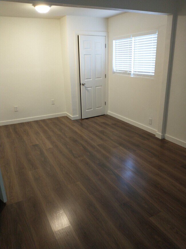 Foto del edificio - 614 Barberry St