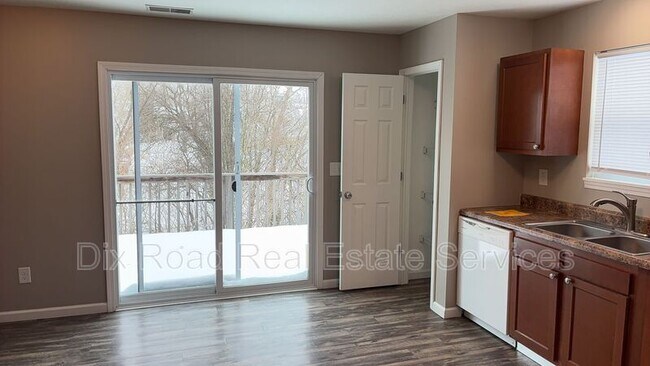 Foto del edificio - 244 Timber Hill Dr