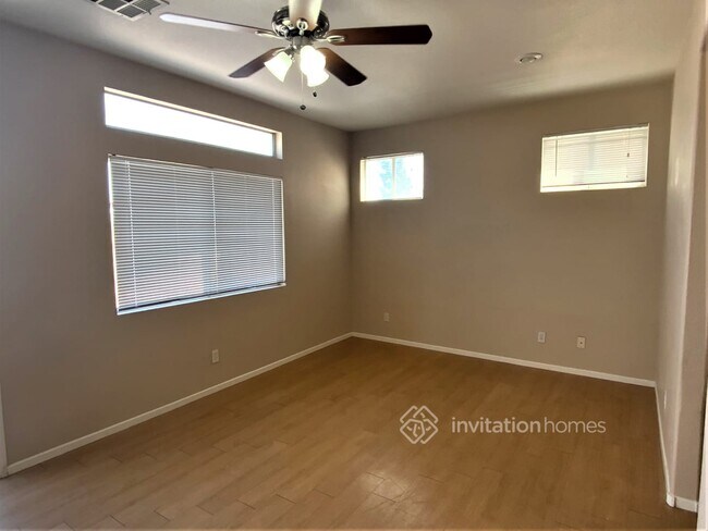 Foto del edificio - 2338 Crooked Creek Ave