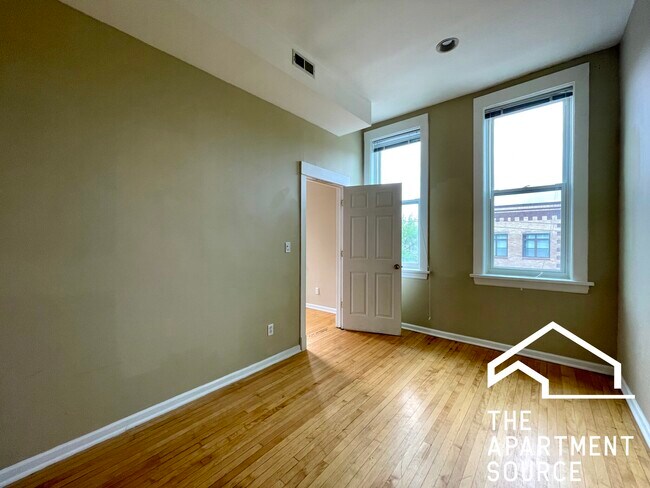 Building Photo - 2159 W Chicago Ave