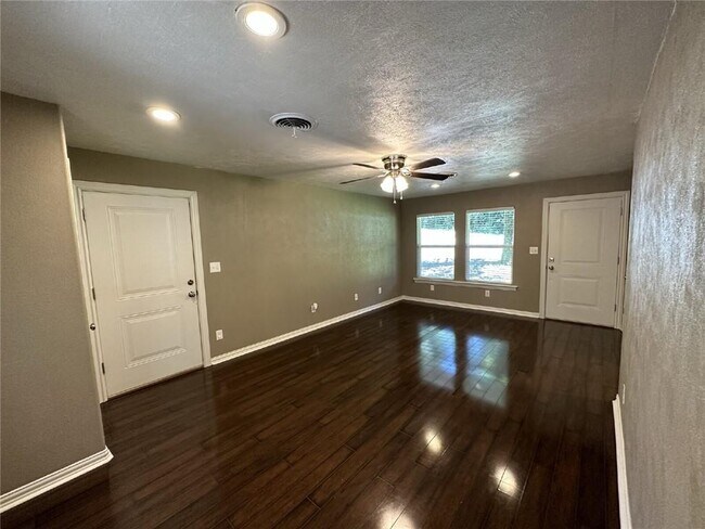 Foto del edificio - 35 Gore Ln