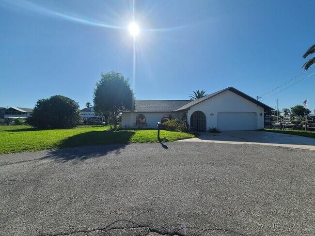 Foto del edificio - 13836 Darlene Ave