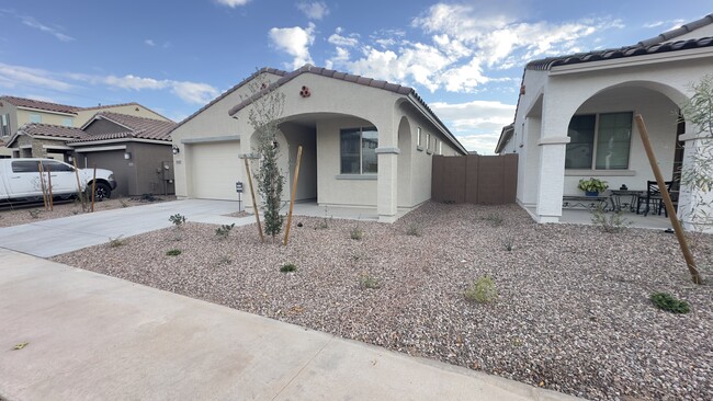 Foto del edificio - 16805 W Shangri La Rd