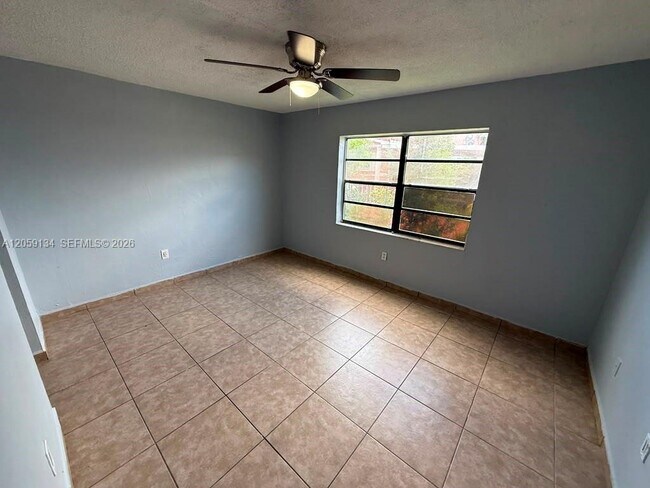 Foto del edificio - 1325 W 68th St
