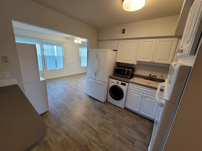 Foto del edificio - 2363 Israeli Dr