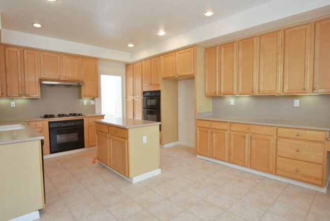 Foto del edificio - Gorgeous and Spacious 5 Bedroom 4 Bath Hom...