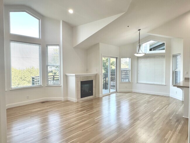 Building Photo - 264 Channing Way