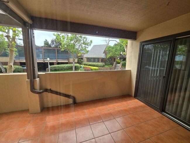 Building Photo - Beautiful 2 Bedroom 2 Bathroom Condo in La Jolla / UTC