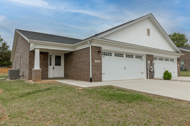Building Photo - 305 Breckinridge Cir