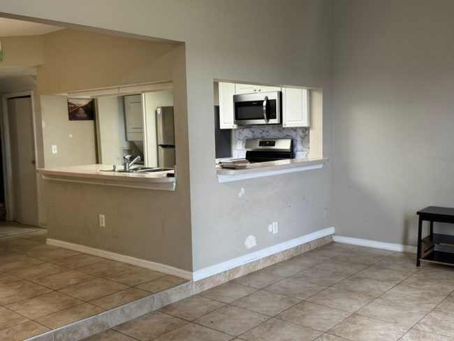 Building Photo - 657 Orchid Dr