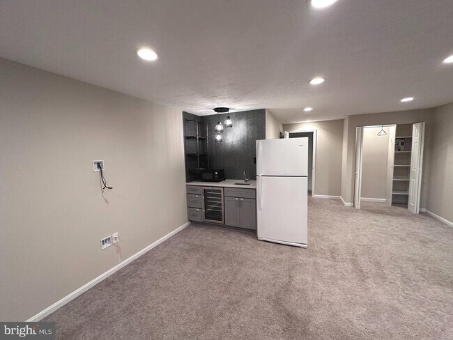 Foto del edificio - 8605 Western Oak Dr