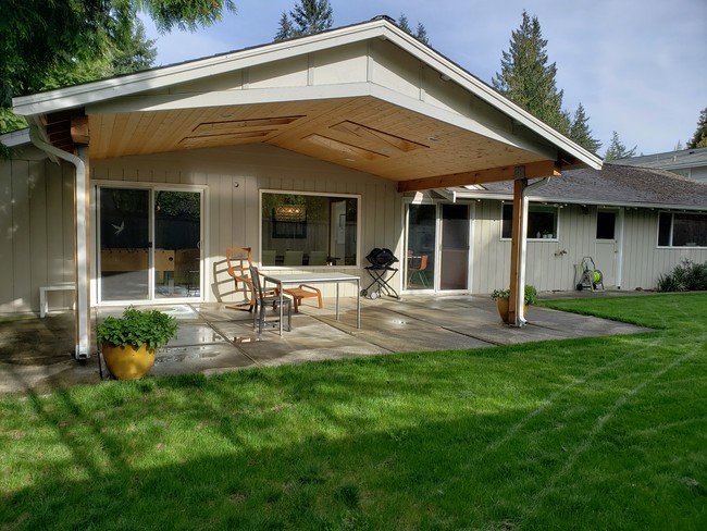 Patio exterior - 6875 83rd Ave SE