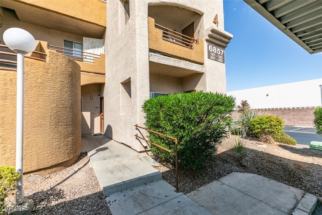 Foto principal - 6857 Tamarus St
