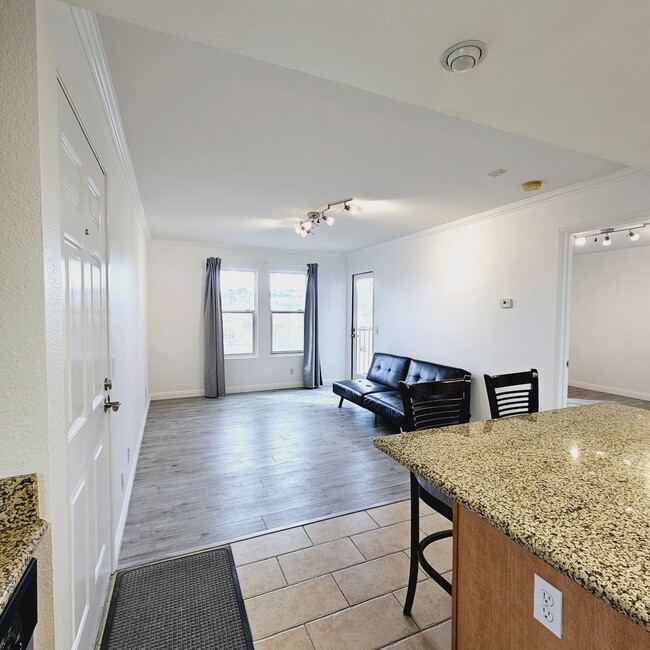 Livingroom - 3448 Hathaway Ave
