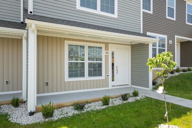 Building Photo - 435 Skylar Dr