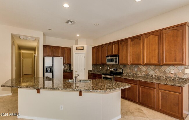 Building Photo - 8374 W Bajada Rd