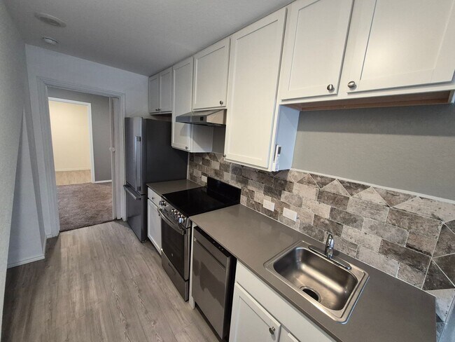 Building Photo - 6930 Elm Cv