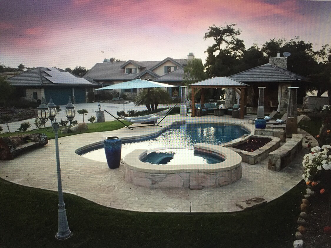 Primary Photo - 11089 Encino Dr