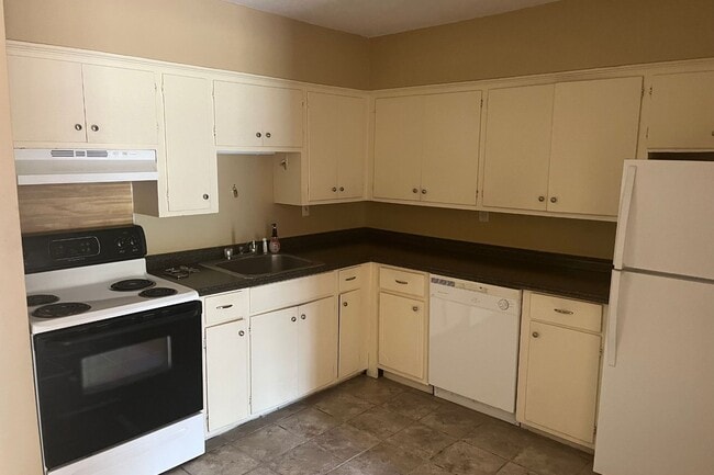 Building Photo - Charming 2/1 Apartment in Midtown!