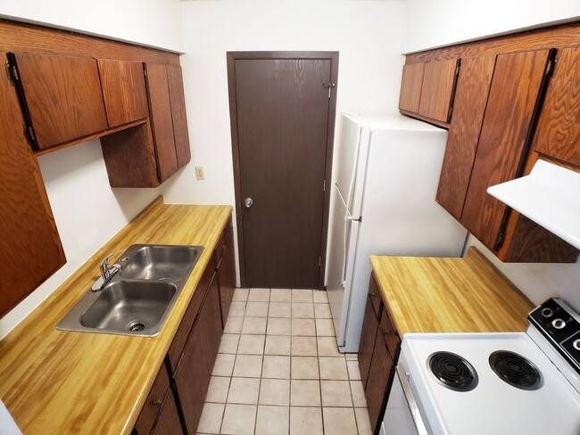 Building Photo - 1 Bedroom Apartment in Lonsdale Main Level