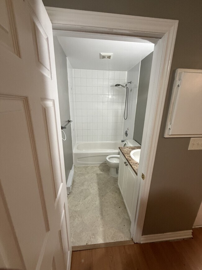 Building Photo - 119 Daly Ave