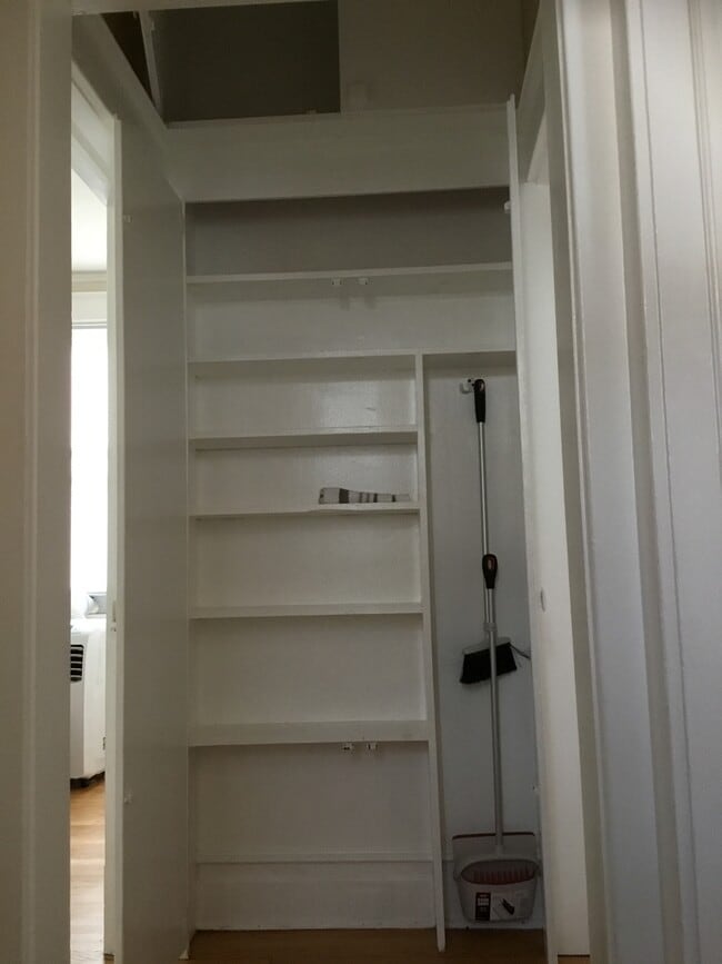 Fotografía del edificio - 17 Glenwood Blvd