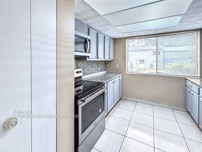Foto del edificio - 925 Pine Oak Trail