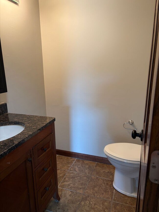 Foto del edificio - Spacious 2-Bedroom/1.5 Bathroom Condo