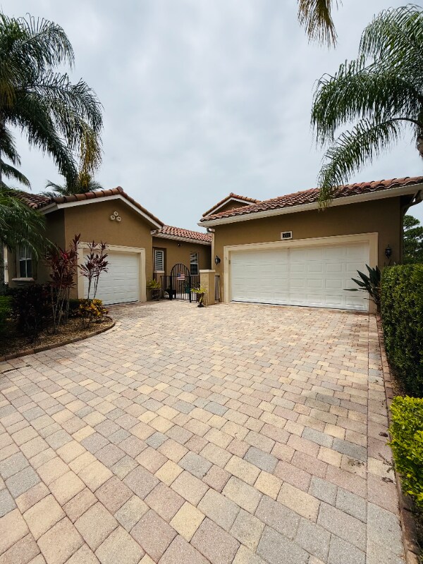 Building Photo - 5588 SW Bellflower Ct