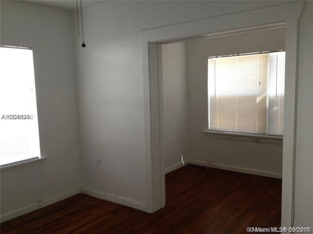 Foto del edificio - 418 NE 26th St