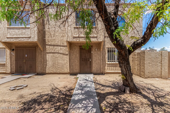 Building Photo - 4623 E Southgate Ave