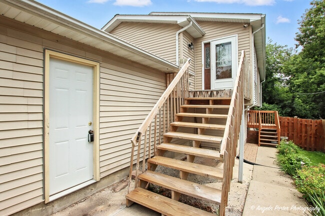Building Photo - 1609 Kenmore Ave