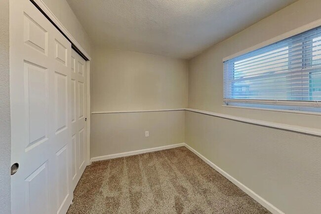 Foto del edificio - 10851 Ingalls Cir