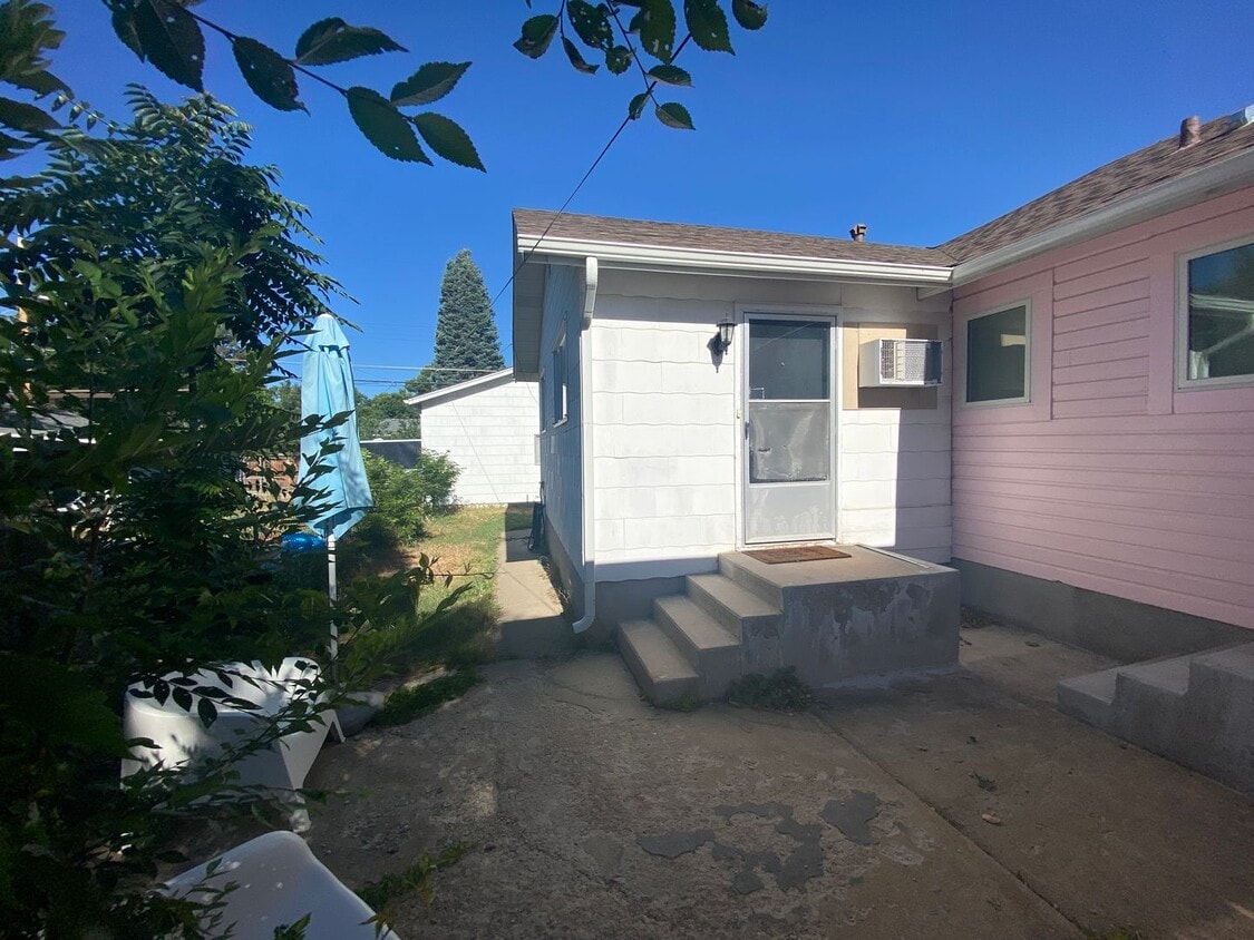 Primary Photo - Amazing 1 bedroom ADU right near D.U.