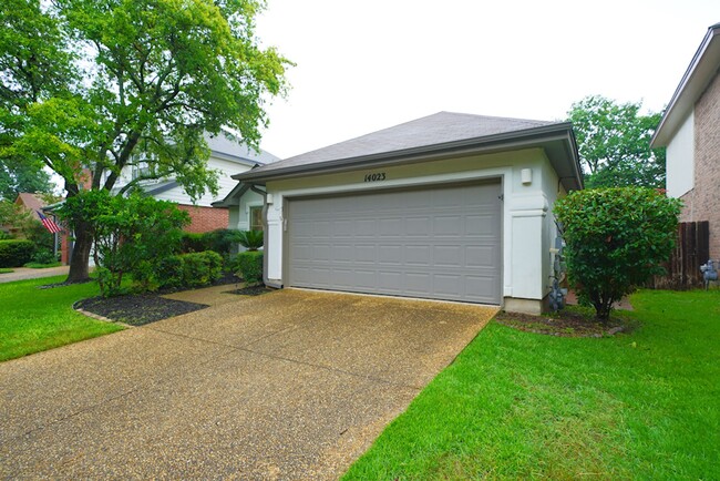 Building Photo - Beautiful Home in the desirable Shavano Ga...