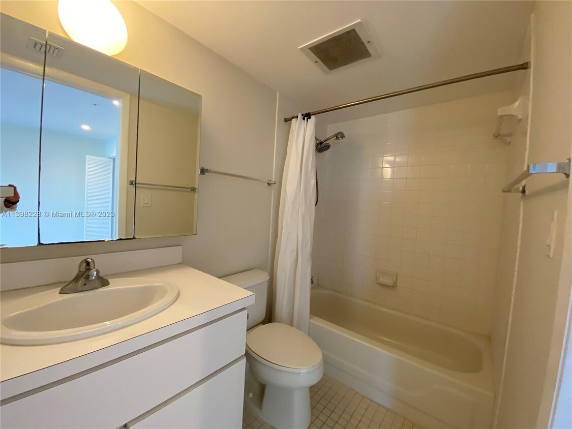 Building Photo - 5789 Sunset Dr