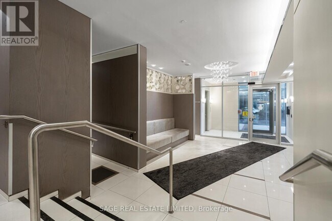Building Photo - 9090-9090 Yonge St