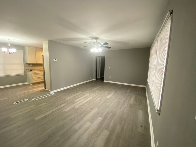 Building Photo - Spacious Newly Remodeled 4 Bedroom 2 Bath ...